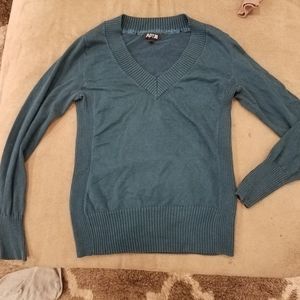 Green/blue sweater
